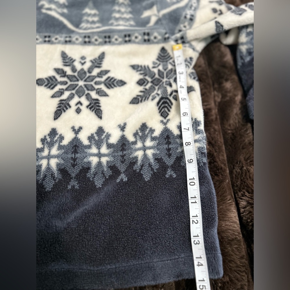 🌸Cityscape Navy and White Fleece Jacket with Snowflake winter Design sz: medium - Picture 7 of 8